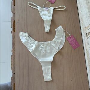 100% Silk set in box. Size S, perfect gift